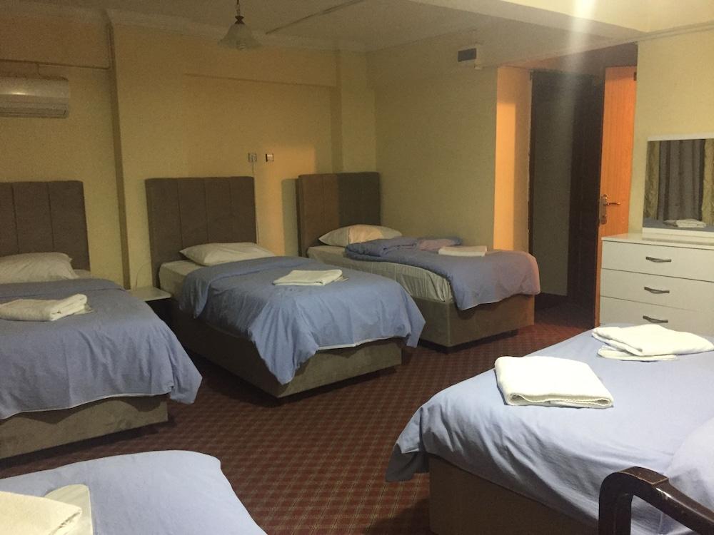 Paris & Hotel Istanbul