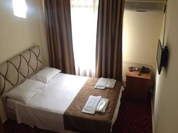 Hotel Paris & 2*
